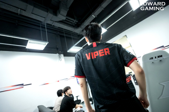 掌握团控克星庄周的高胜率出装与操作技巧